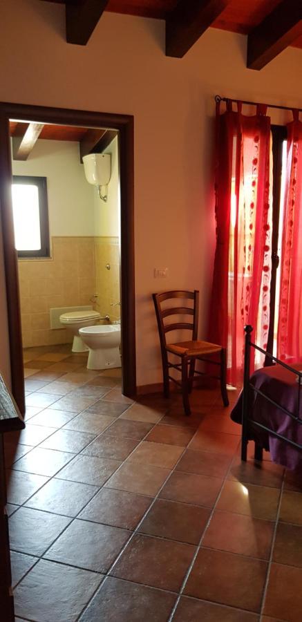 לינה וארוחת בוקר SantʼAntìoco Bed & Breakfast S' Accorru מראה חיצוני תמונה