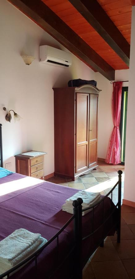 לינה וארוחת בוקר SantʼAntìoco Bed & Breakfast S' Accorru מראה חיצוני תמונה