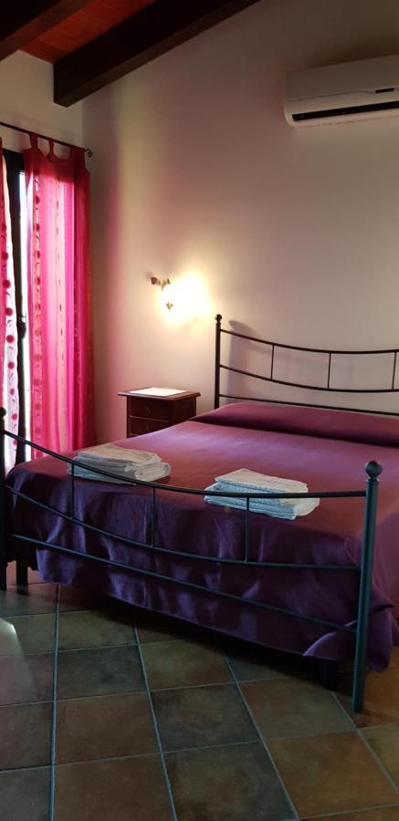 לינה וארוחת בוקר SantʼAntìoco Bed & Breakfast S' Accorru מראה חיצוני תמונה