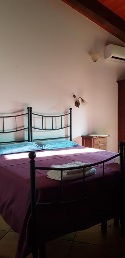 לינה וארוחת בוקר SantʼAntìoco Bed & Breakfast S' Accorru מראה חיצוני תמונה
