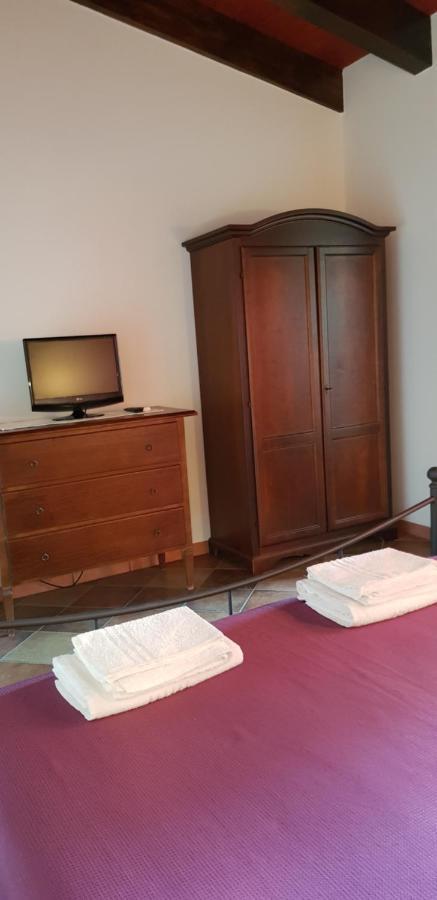 לינה וארוחת בוקר SantʼAntìoco Bed & Breakfast S' Accorru מראה חיצוני תמונה
