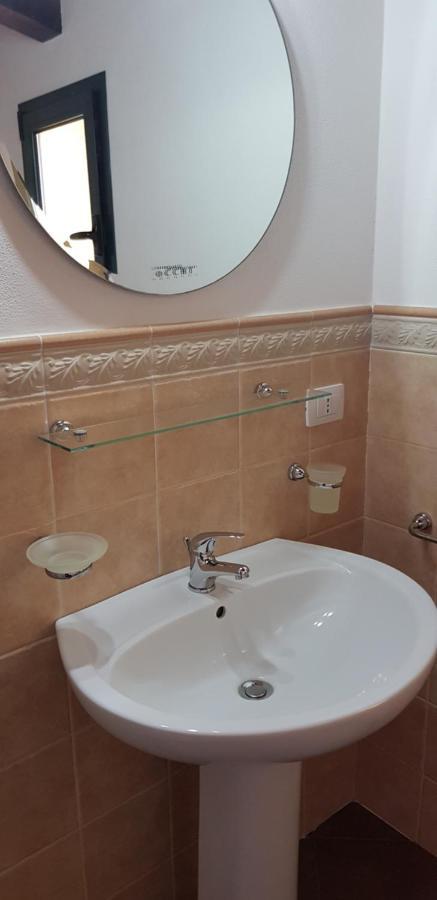 לינה וארוחת בוקר SantʼAntìoco Bed & Breakfast S' Accorru מראה חיצוני תמונה